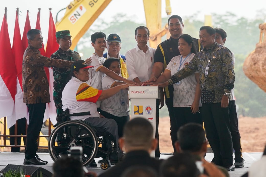 Presiden Jokowi Lakukan Groundbreaking Didampingi Menpora Dito